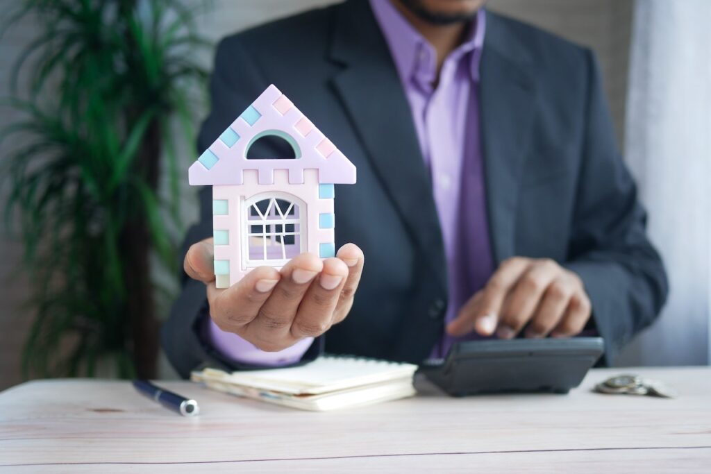 The Benefits of Using a Mortgage Broker When Buying a House