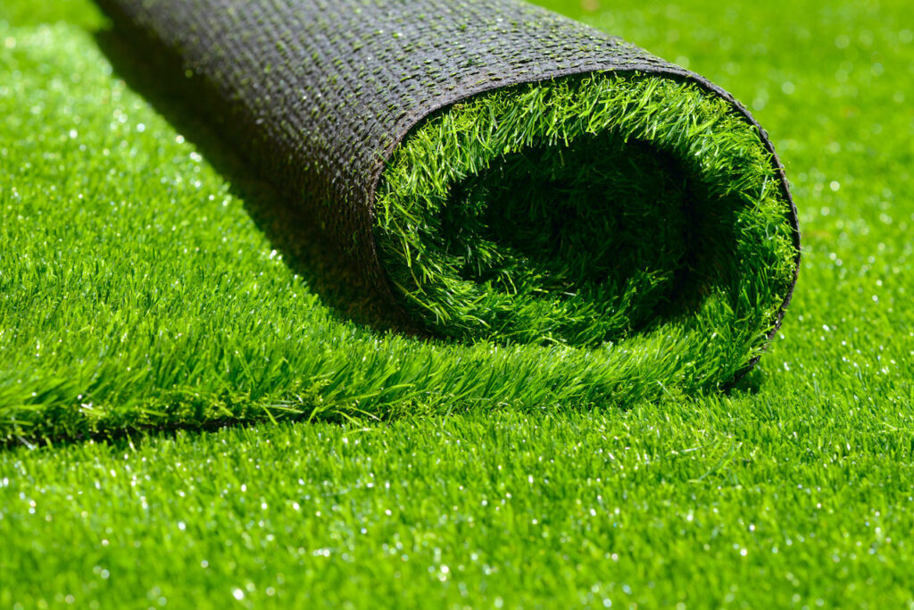 Advantages and Disadvantages of Artificial Lawn Grass