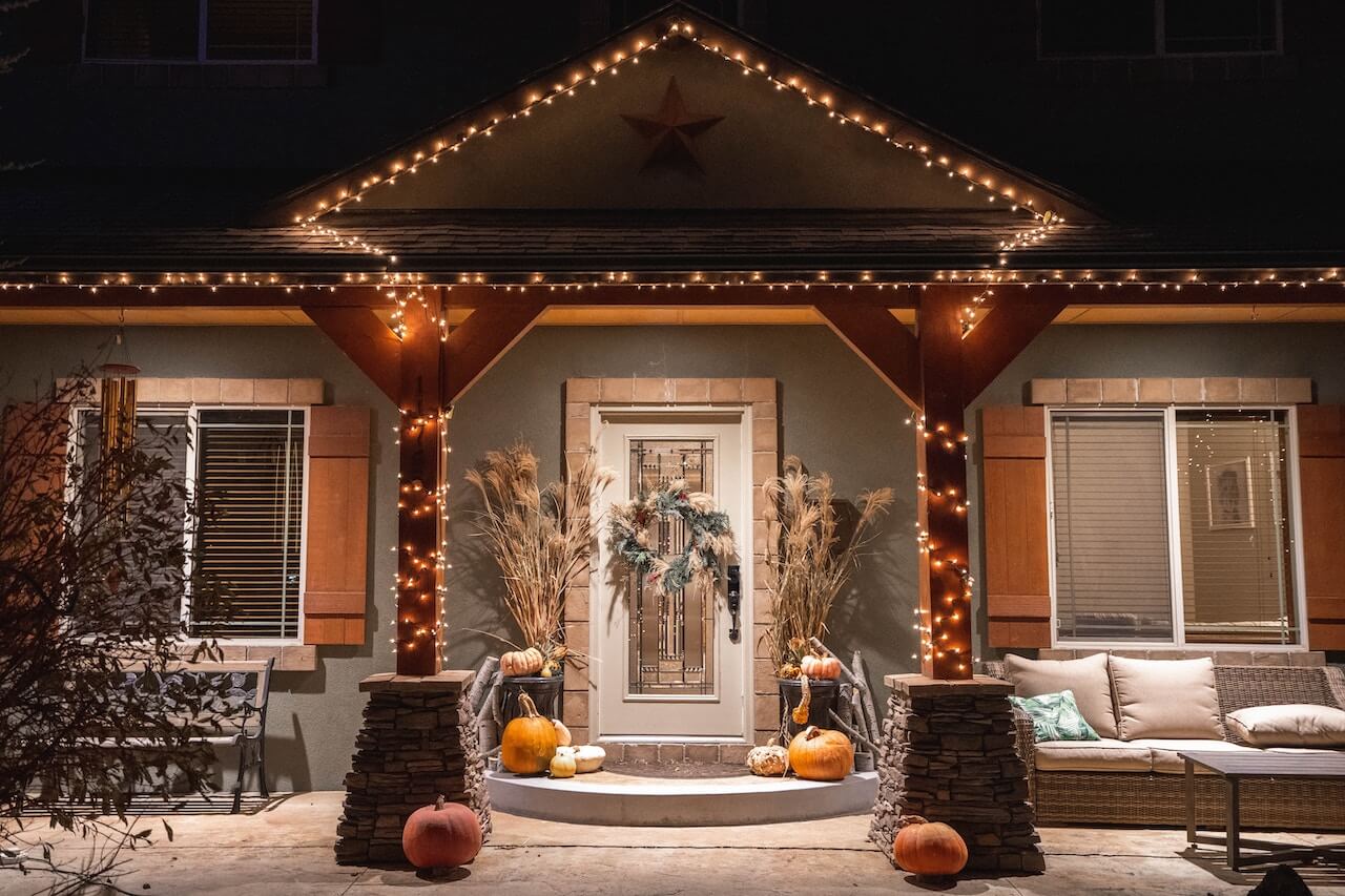 Christmas Curb Appeal Ideas to Sprinkle Your Front Porch with Holiday Spirit